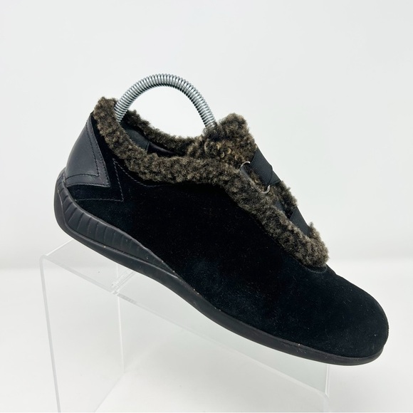 Stuart Weitzman Women's Leanto Black Suede Slip-On Fur Trim Flats Size 9 - Picture 1 of 16